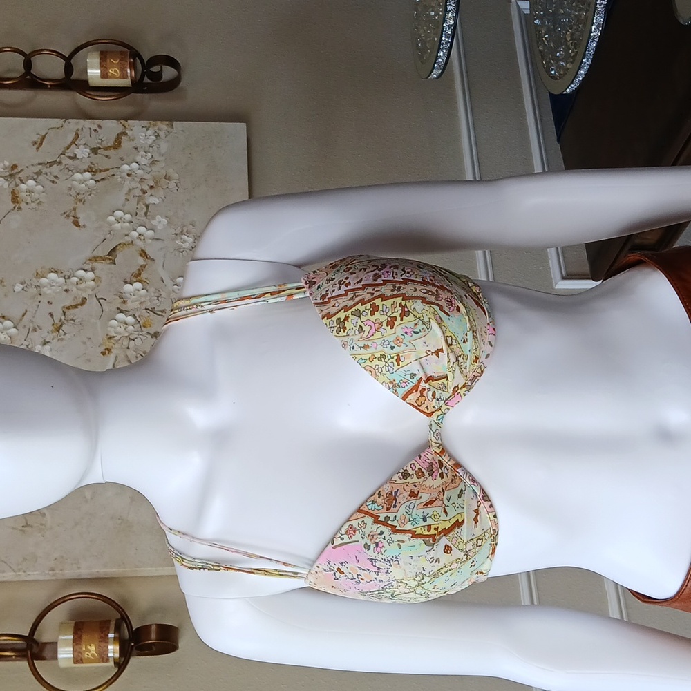 Victoria's Secret The Fabulous Strappy Push-up Padded Bikini Top. Size 34C - Picture 3 of 17
